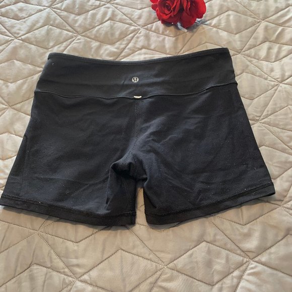 Lululemon Women’s Tall Reverse Groove Shorts - Picture 9 of 11